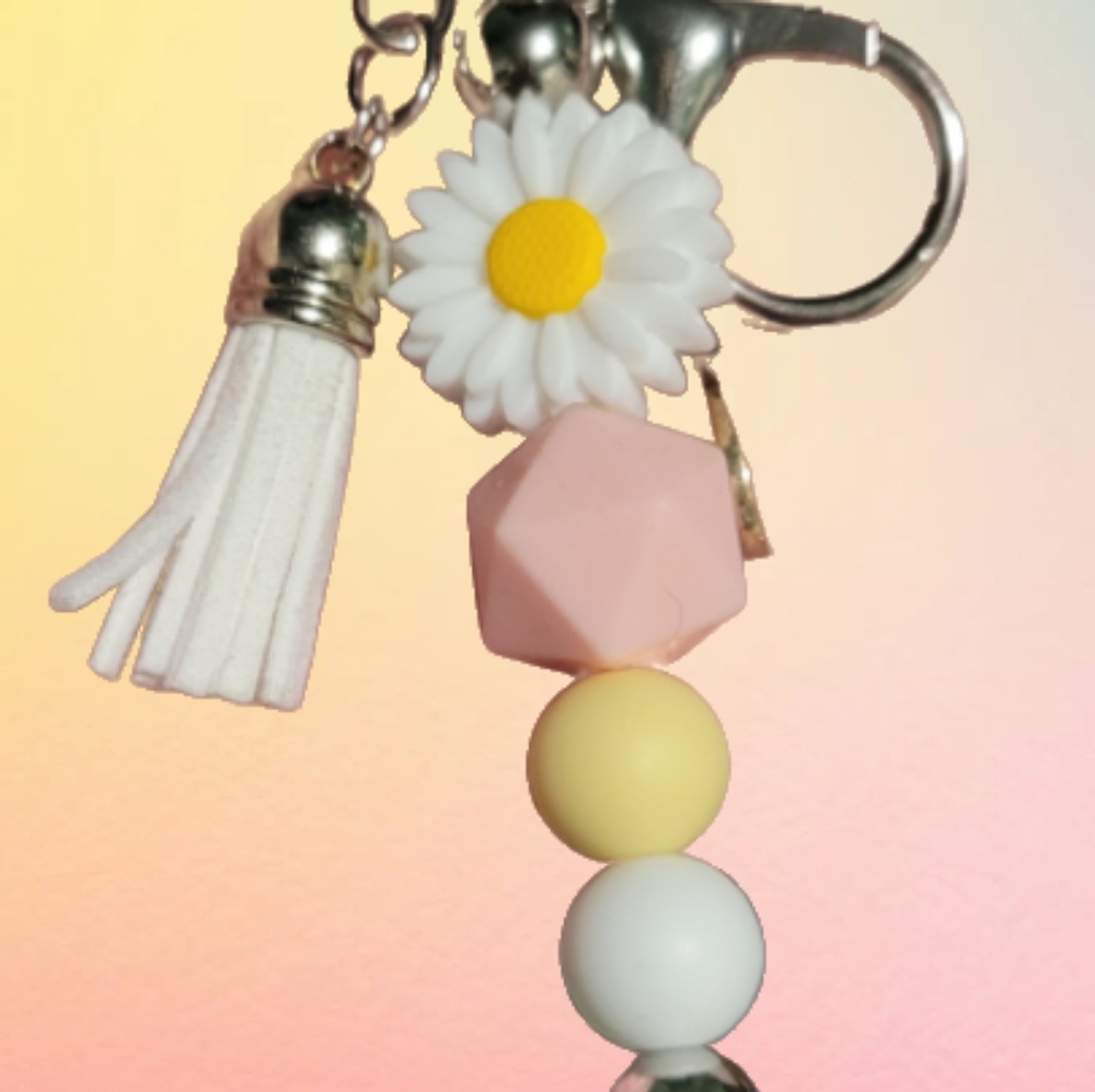 Daisy keychain